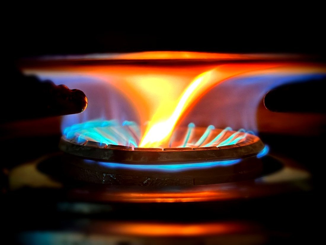 Chama azul de gás — instalação e manutenção DGS Gás